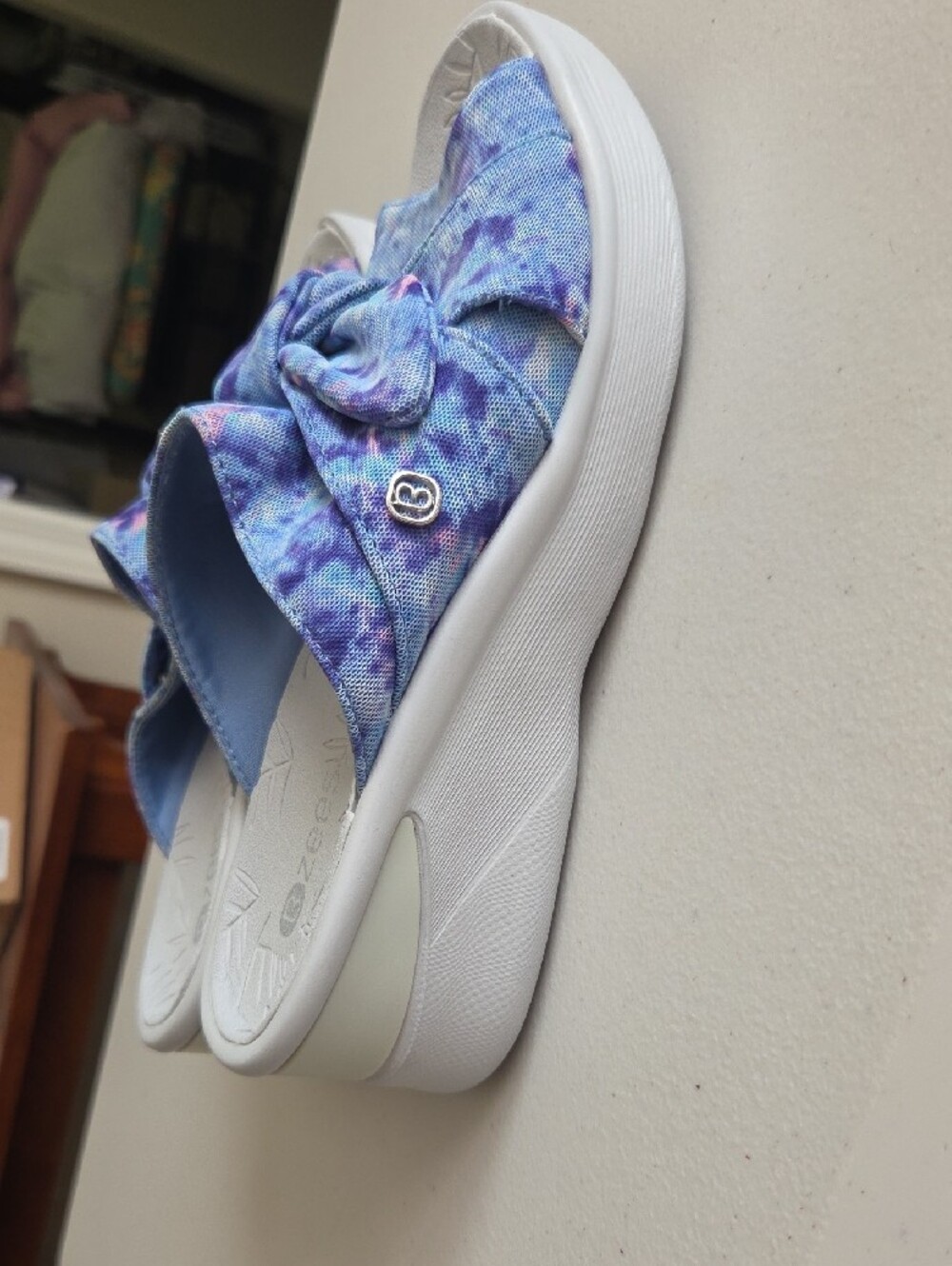 Bzees Lavender Tie-Dye Knot Slide Sandals - Picture 3 of 6